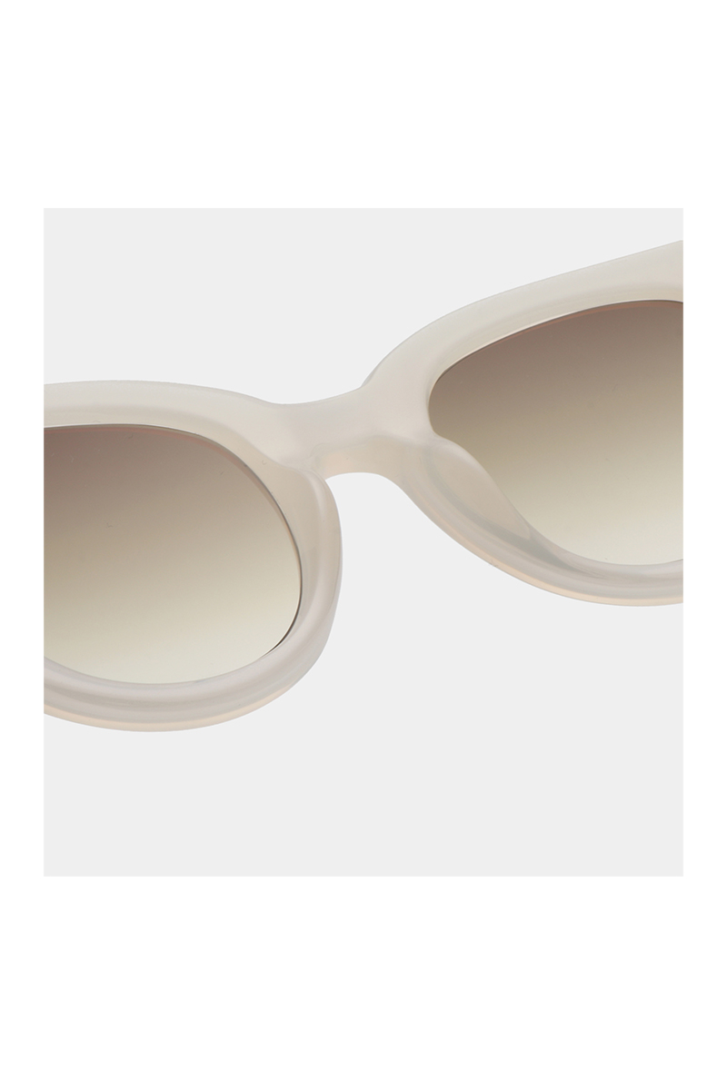 Kjaerbede Zonnebril Lilly Off White
