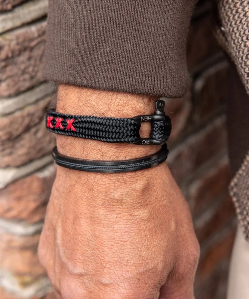 Pig And Hen Armband Simon Sharp Xxx Zwart