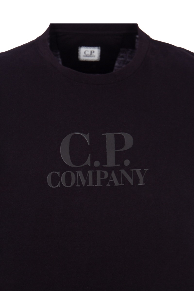Cp Company T-shirt 13cmts119a Zwart