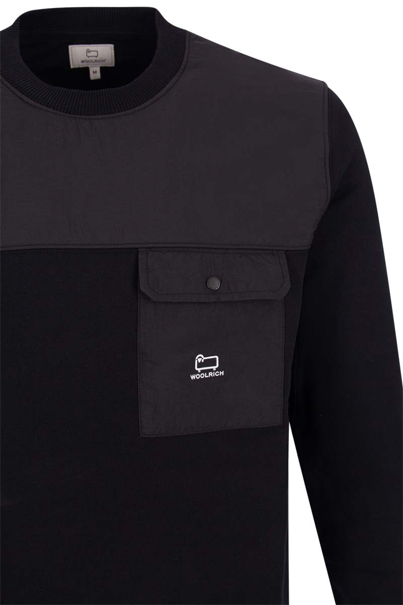 Woolrich Sweater Mix Media Crew Zwart